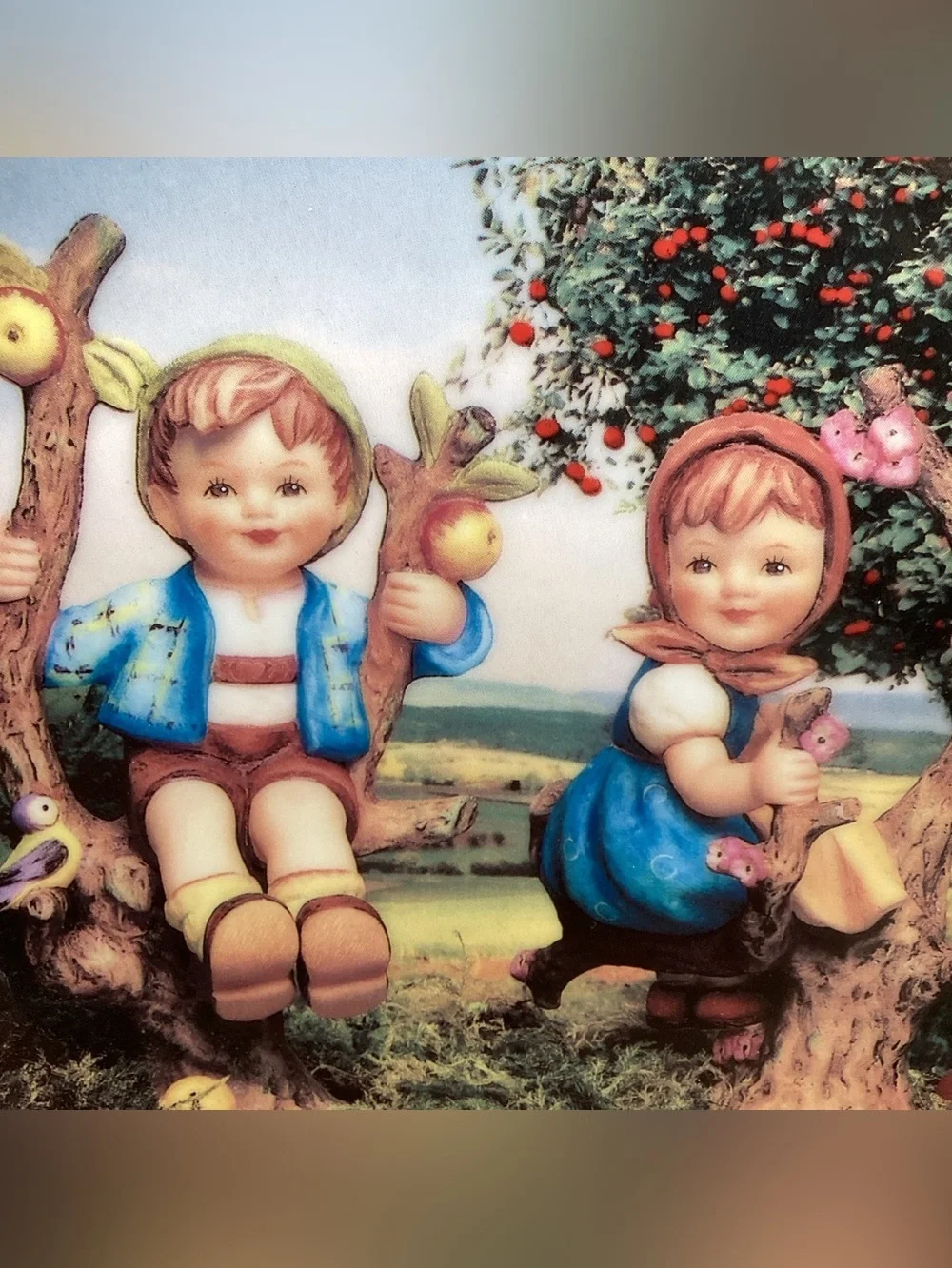Hummel 1989 “Apple Tree Boy & Girl” Little Companions Plate Danbury Mint Q9971